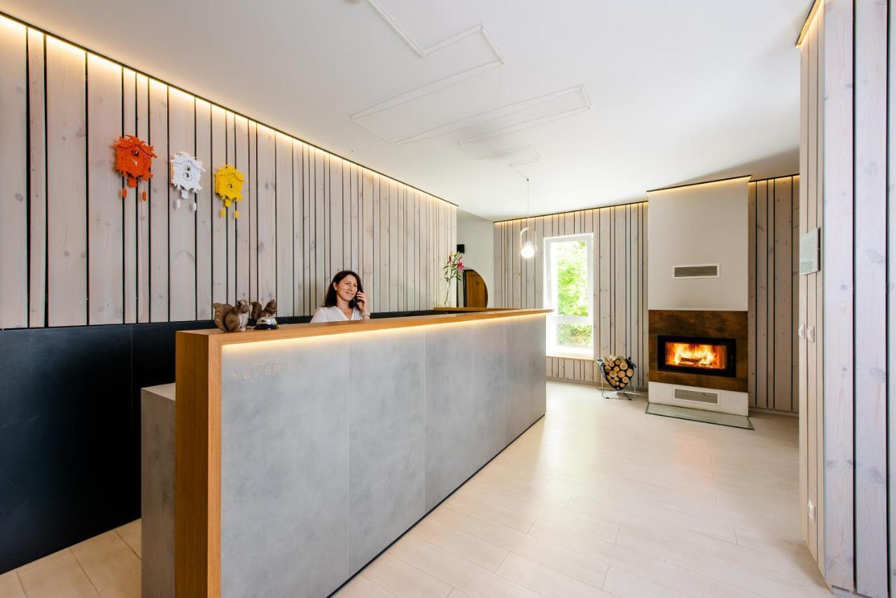 Hotel Veverica Тренчин Экстерьер фото